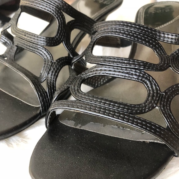 Sandals - Picture 8 of 8